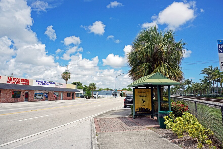 More Photos Of 3491-3499 N Dixie Hwy, Oakland Park Storefront For Sale