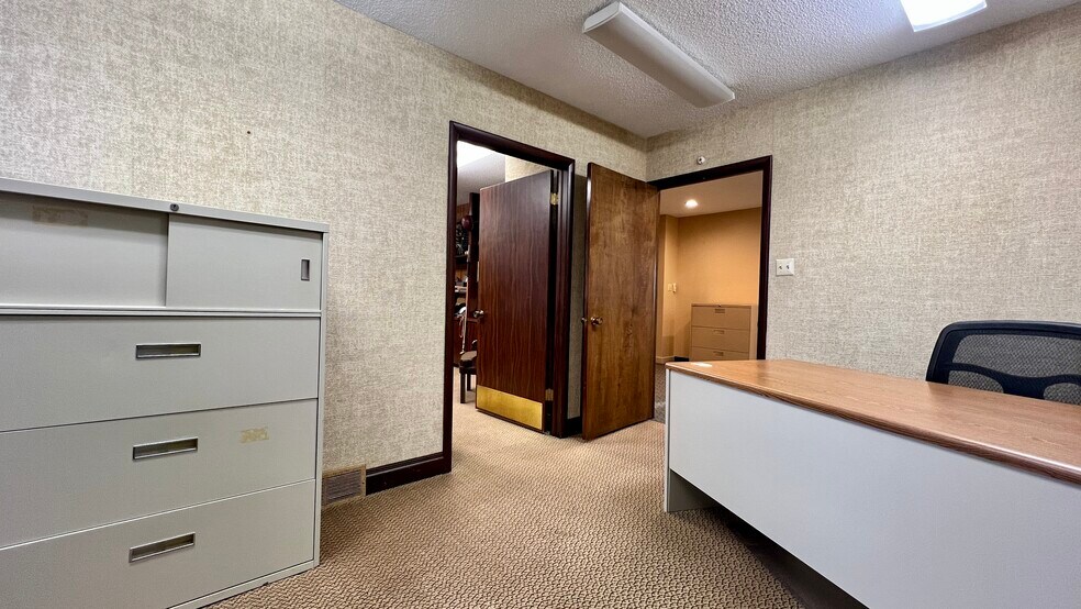 More Photos Of 2604 Sunnyside Dr, Cadillac Medical For Sale