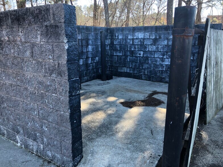 More Photos Of 4255 Shirley Dr, Atlanta Freestanding For Sale