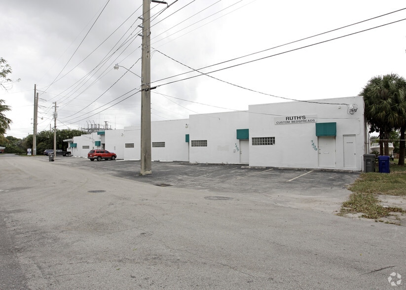More Photos Of 1421-1439 NE 13th Ave, Fort Lauderdale Warehouse For Lease