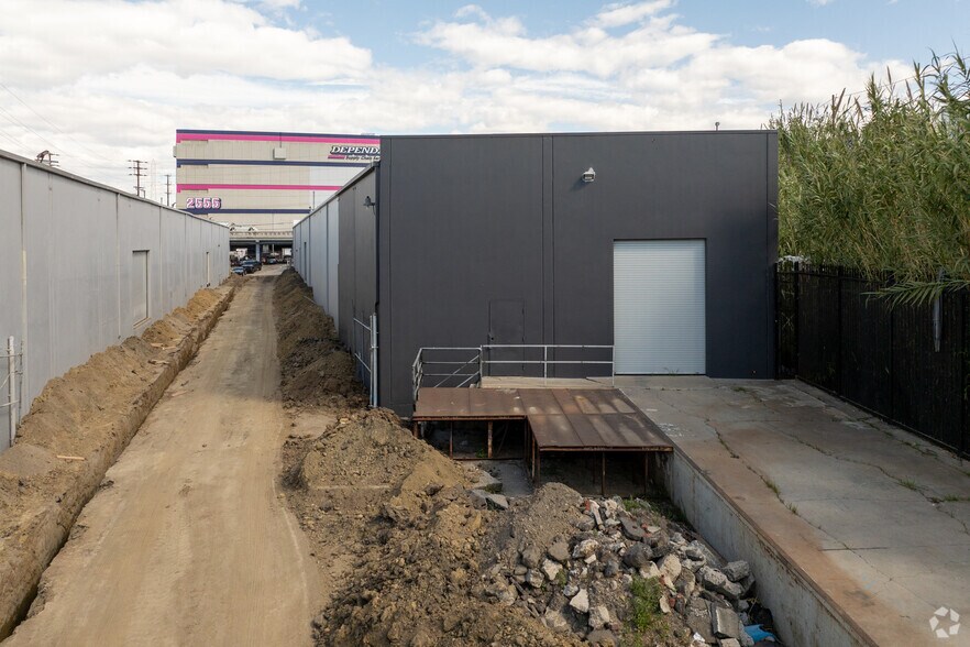 More Photos Of 2552-2556 E Olympic Blvd, Los Angeles Manufacturing For Lease