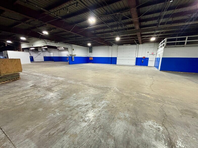 More Photos Of 315 N 9th St, St Charles Distribution For Lease
