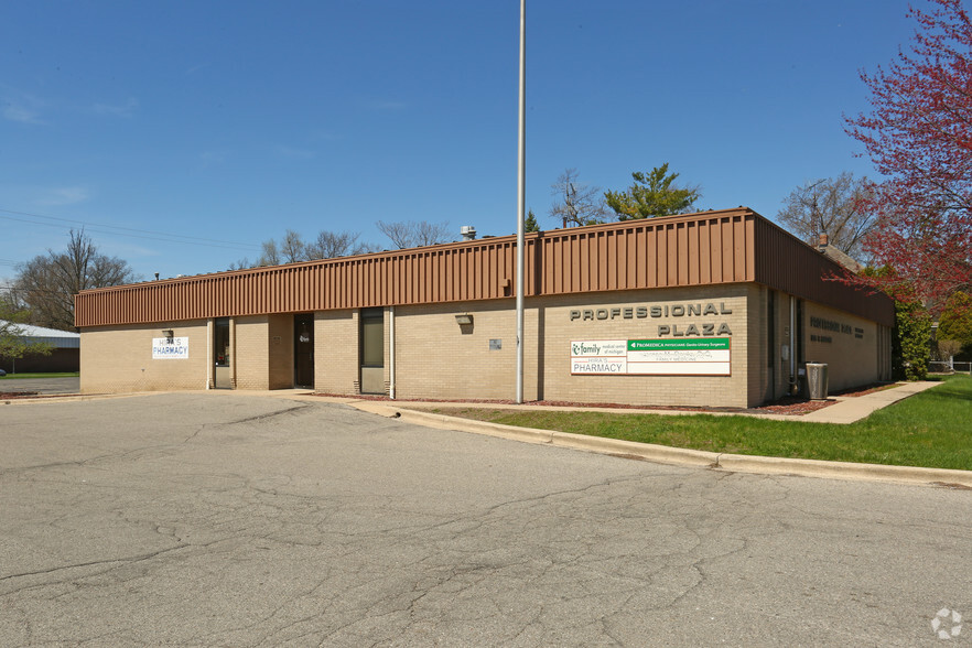 Primary Photo Of 905 N Macomb St, Monroe Medical For Lease