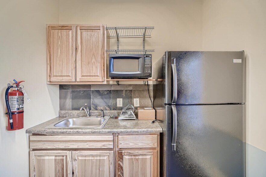 More Photos Of 1211 Avery St, Golden Office For Lease
