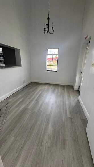 More Photos Of 1684 N Belcher Rd, Clearwater Flex For Lease