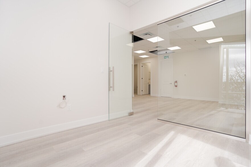 More Photos Of 135 Addison Hall Cir, Aurora Warehouse For Lease