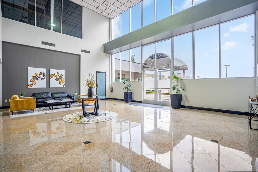 More Photos Of 1110 N Loop 336 W, Conroe Office For Lease