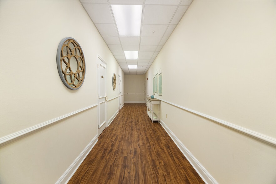 More Photos Of 7100 S Beneva Rd, Sarasota Office For Lease