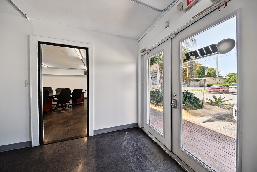 More Photos Of 936-940 NW 1st St, Fort Lauderdale Warehouse For Sale