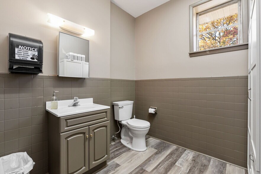 More Photos Of 343 Somerset St, Stirling Warehouse For Lease