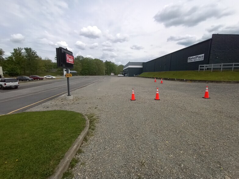 More Photos Of 1489 Milford St S, Clarksburg Freestanding For Lease