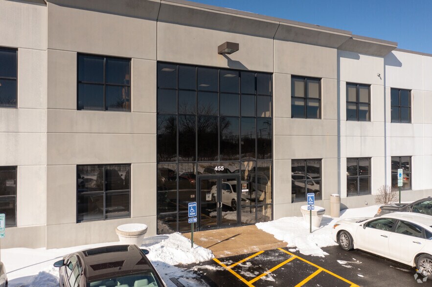 More Photos Of 455 Gibraltar Dr, Bolingbrook Warehouse For Lease