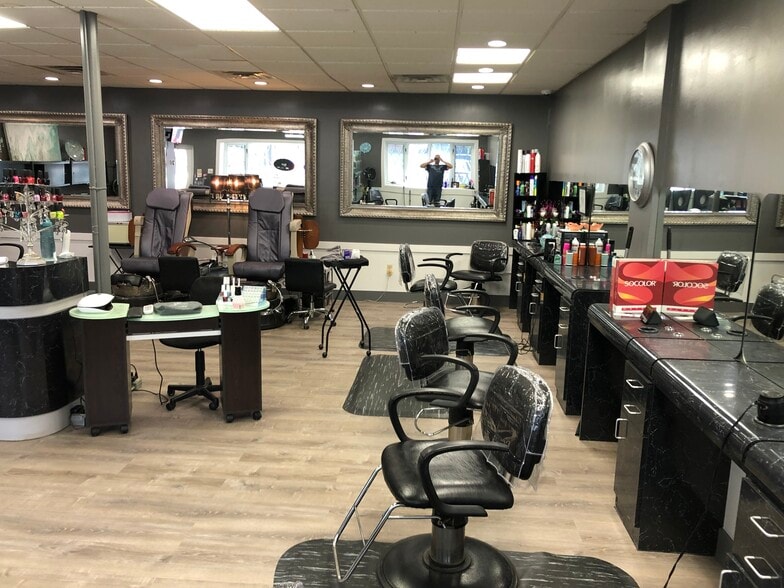 More Photos Of 624 S 92nd St, Milwaukee Freestanding For Lease