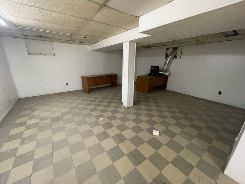 More Photos Of 6500 E 35th Ter, Kansas City Unknown For Lease