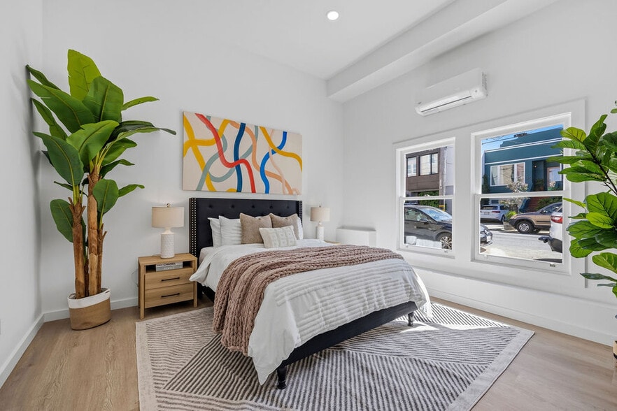 More Photos Of 2730 23rd St, San Francisco Showroom For Sale