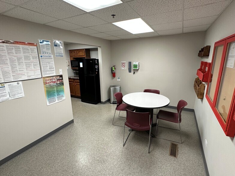 More Photos Of 7647 W 100th Pl, Bridgeview Warehouse For Sale