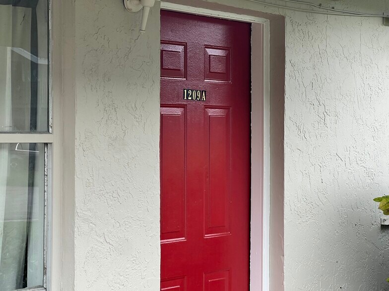 More Photos Of 1207 NE 1st Ave, Homestead Multifamily For Sale