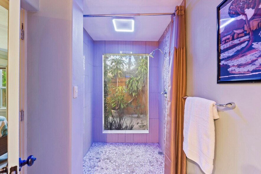 More Photos Of 941 Virginia Dr, Sarasota Specialty For Sale