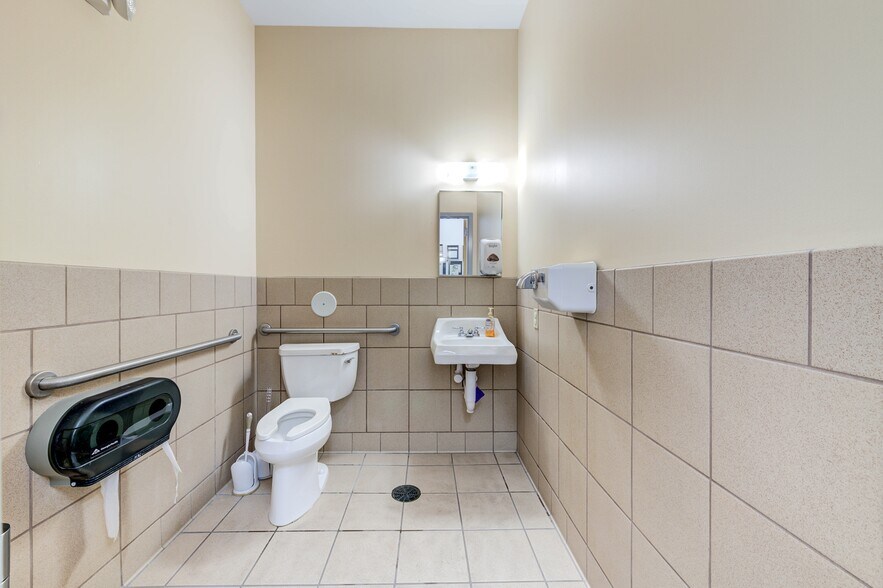 More Photos Of 9345 Olive Blvd, Saint Louis General Retail For Sale