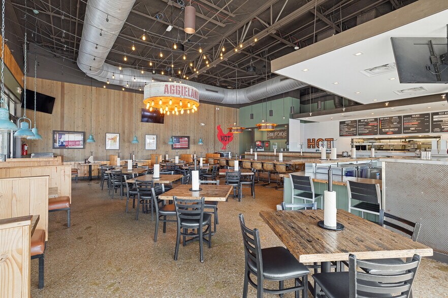 More Photos Of 800 University Dr E, College Station Unknown For Lease