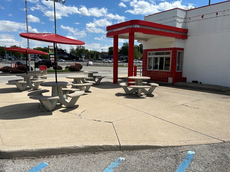 More Photos Of 6022 W Jefferson Blvd, Fort Wayne Fast Food For Lease