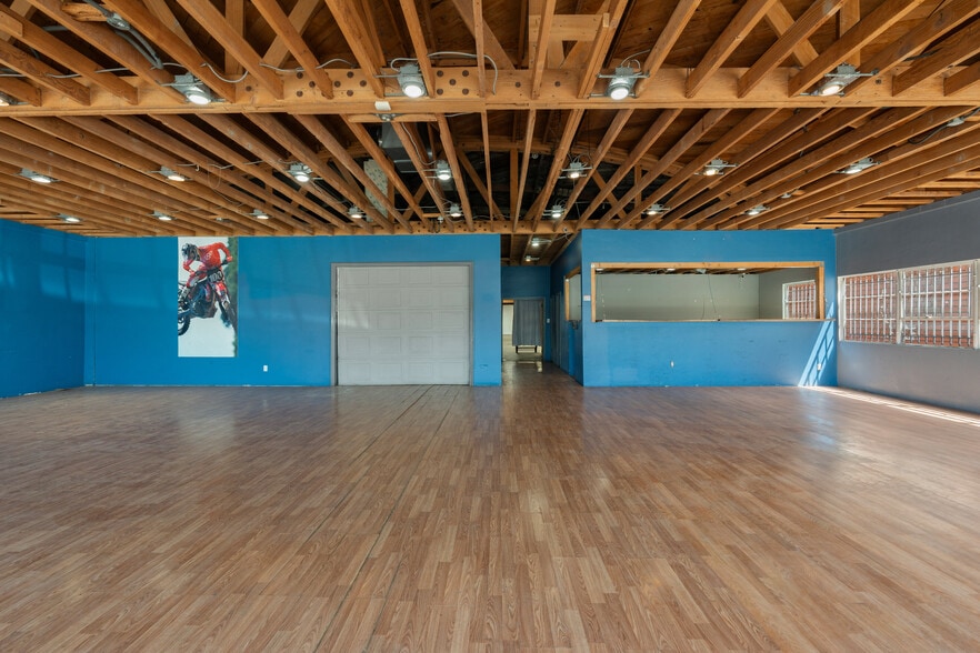 More Photos Of 821 W Olive St, Inglewood Warehouse For Lease