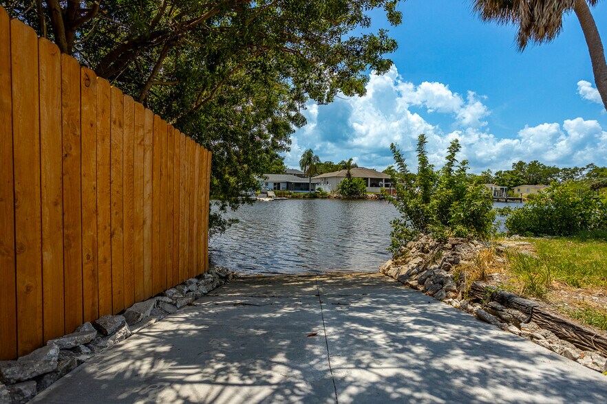 More Photos Of 8820 Rocky Creek Dr, Tampa Apartments For Sale