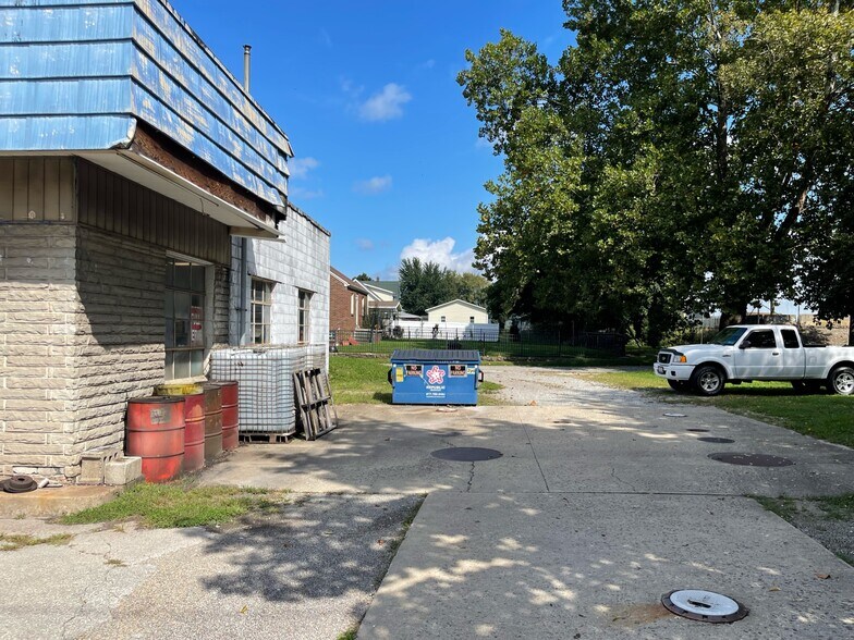 More Photos Of 2400 Ligonier St, Latrobe Auto Repair For Sale