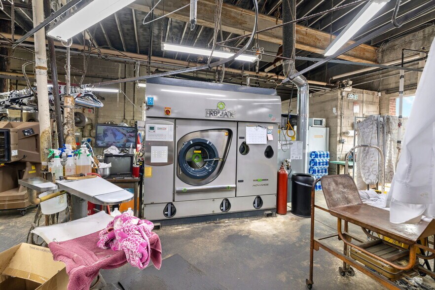 More Photos Of 506 N Main St, Emporia General Retail For Sale