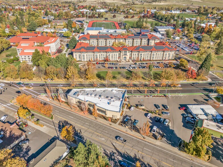 More Photos Of 1401 Siskiyou Blvd, Ashland Office For Lease