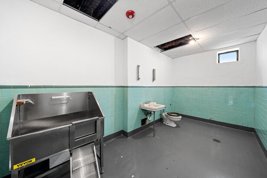 More Photos Of 379 Cherry St, Pottstown Flex For Lease