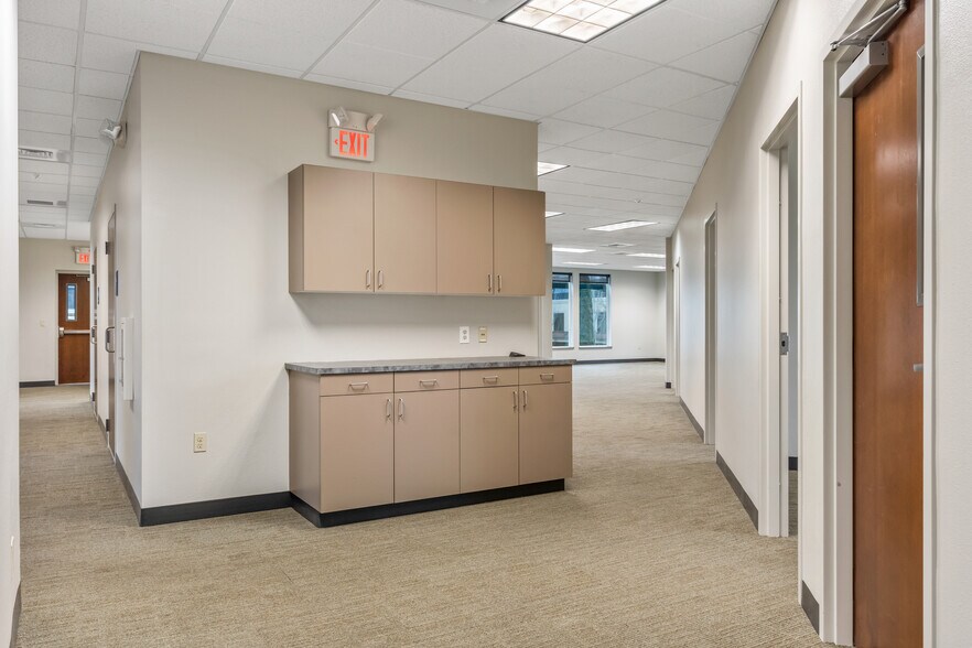 More Photos Of 201 Ferry St SE, Salem Office For Lease