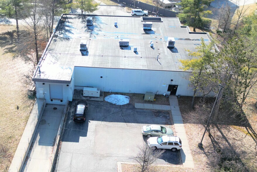 More Photos Of 3155 Dallavo Ct, Walled Lake Light Manufacturing For Sale