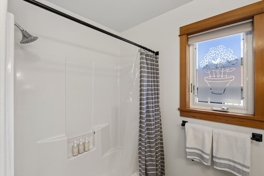 More Photos Of 407 Huskey Rd, Mosier Specialty For Sale