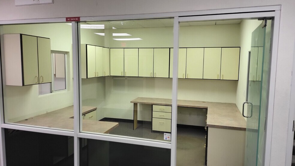 More Photos Of 303 Kansas Ave, Henderson Service For Lease