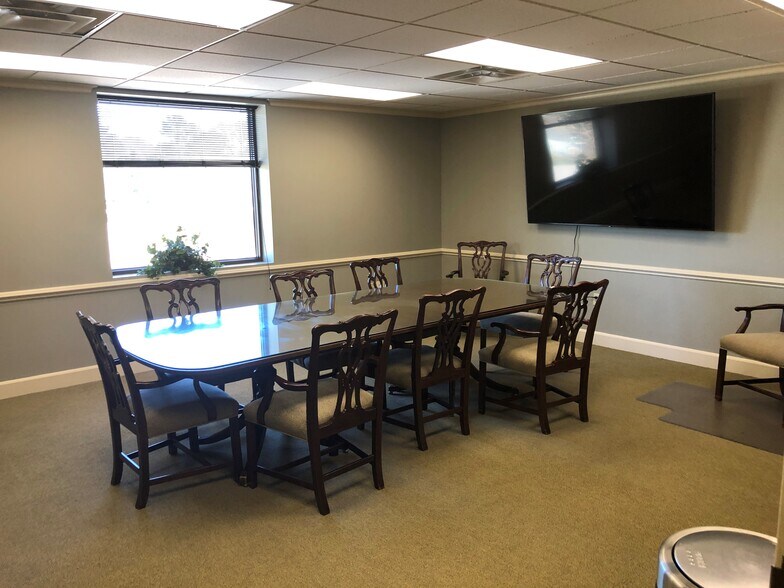 More Photos Of 3815 Interstate Ct, Montgomery Office For Sale