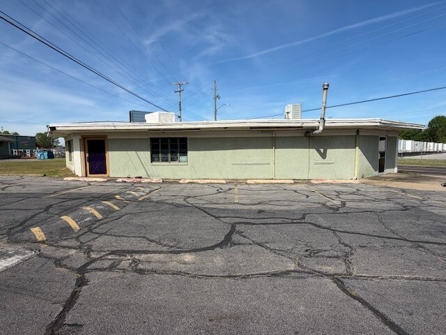 Primary Photo Of 4020 Midland Blvd, Fort Smith Restaurant For Lease