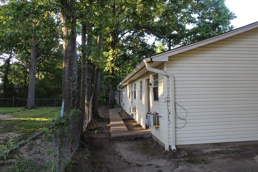 More Photos Of 1600 Lane St, Pine Bluff Apartments For Sale