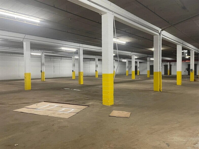 More Photos Of 510 E 16th St, Holland Manufacturing For Sale