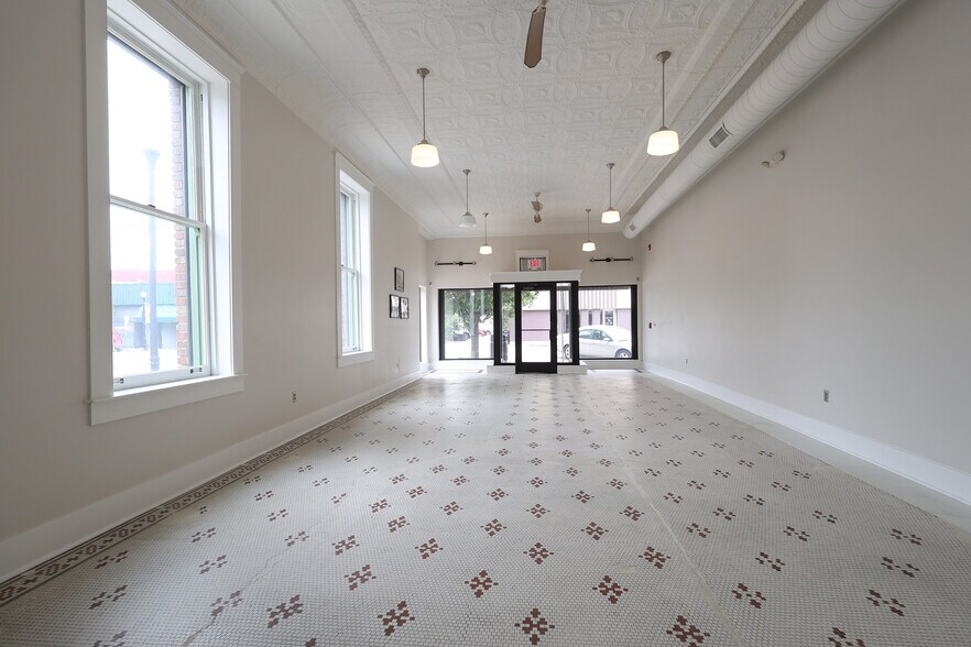 More Photos Of 301-303 W Reed St, Moberly Office For Lease