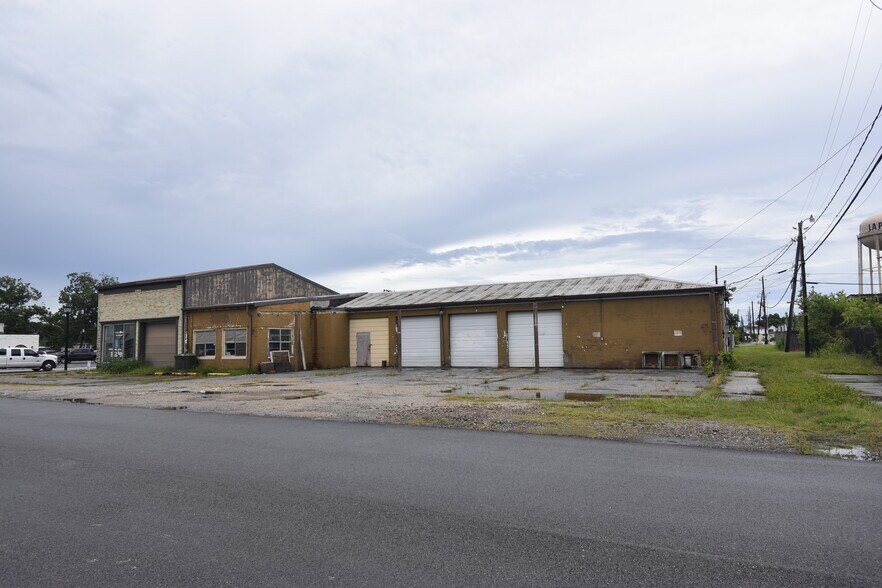 More Photos Of 621 W Main St, La Porte Warehouse For Lease