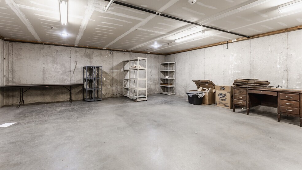 More Photos Of 6575 N College Ave, Indianapolis General Retail For Sale