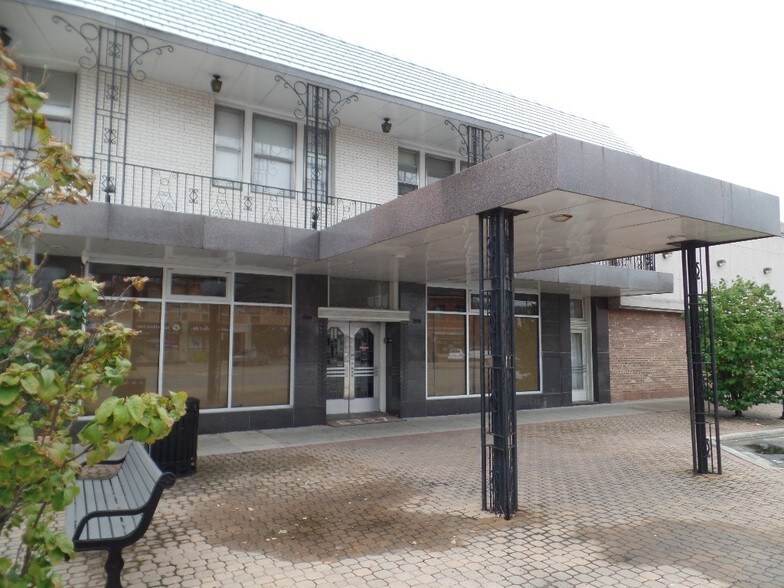 More Photos Of 6227 Cermak Rd, Berwyn Unknown For Lease