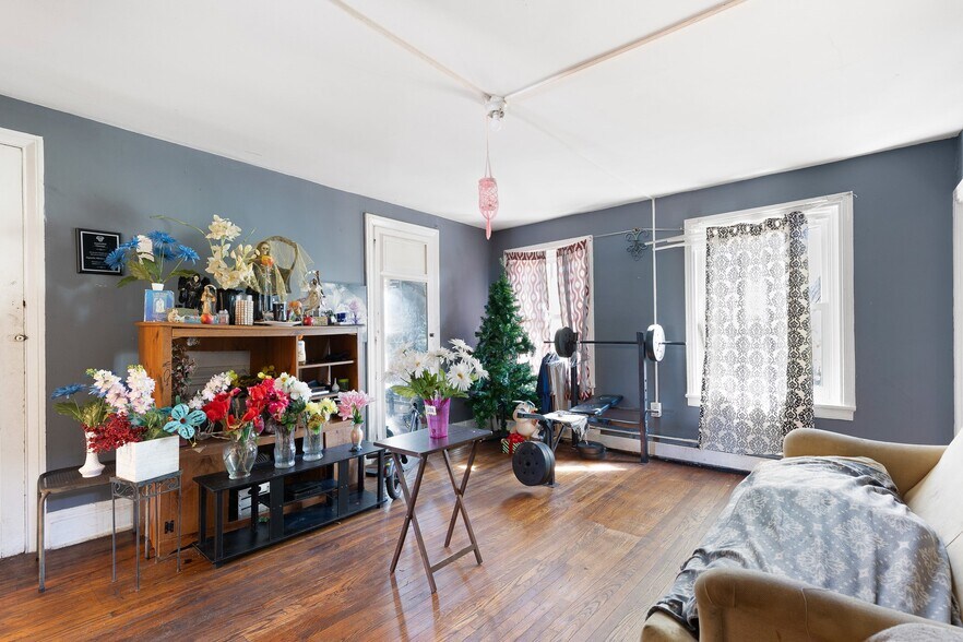 More Photos Of 125 W State St, Kennett Square Apartments For Sale