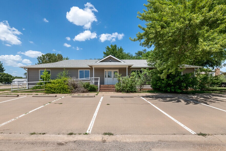 More Photos Of 106 Shadybrook Dr, Cheney Office For Sale