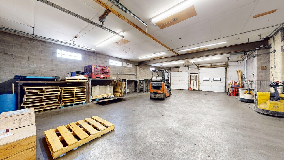 More Photos Of 662 15 St SW, Medicine Hat Industrial For Sale