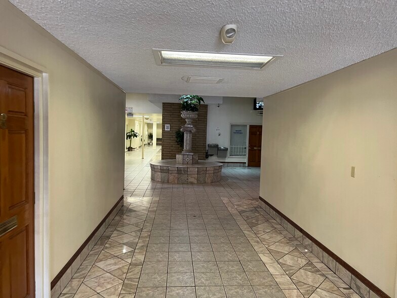 More Photos Of 710 W 18th St, Merced Office For Lease