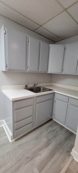 More Photos Of 8990-9002 Fern Park Dr, Burke Medical For Sale