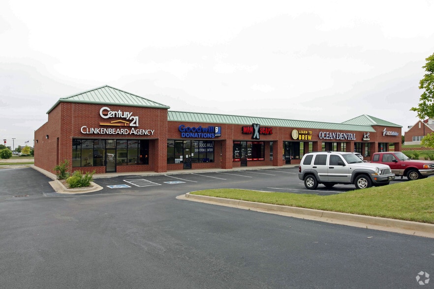 More Photos Of 2309 S I-35 Service Rd, Moore Storefront For Lease