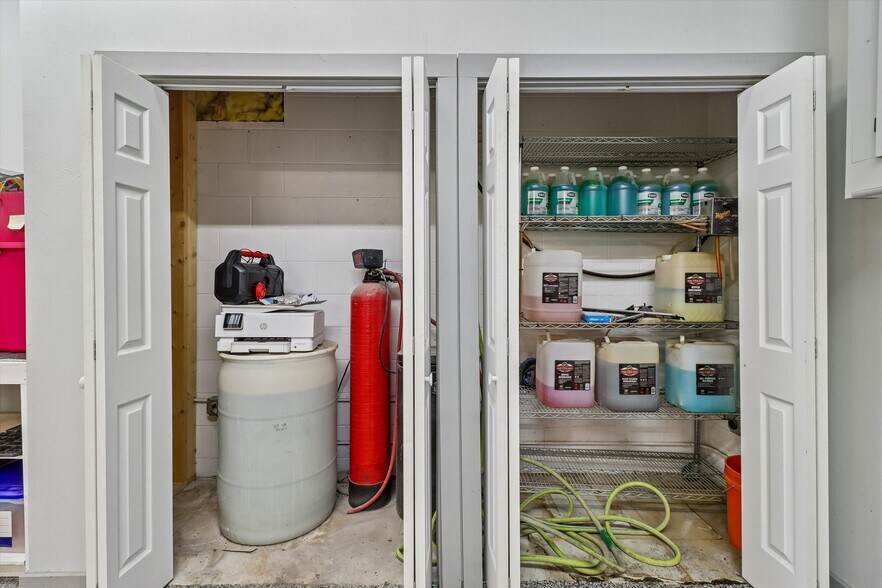 More Photos Of 1525 E Army Post Rd, Des Moines Auto Repair For Sale